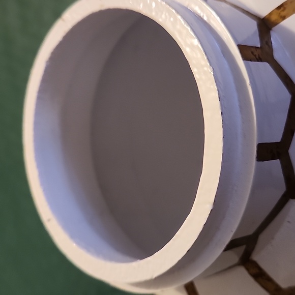 Gold Mesh Ginger Jar/Geometric Vase - Picture 5 of 8